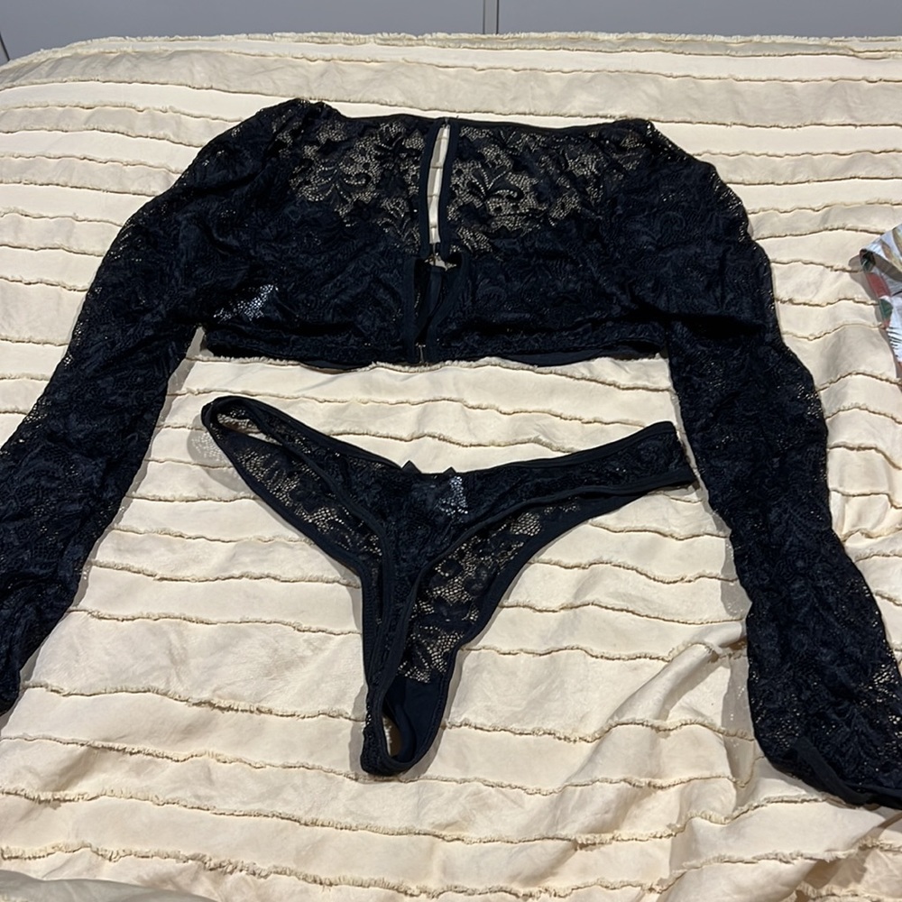 Black Shein Lingerie Set - Picture 2 of 4